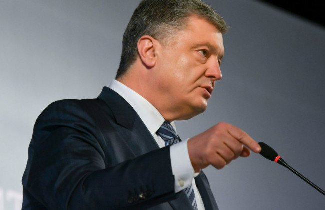 Повышение пенсии: Порошенко порадовал пенсионеров