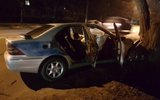 Смертельное ДТП в Одессе: Mercedes снес пешехода и врезался в дерево