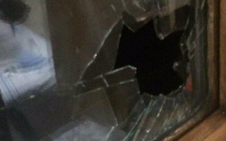 Неизвестные забросали камнями поезд под Запорожьем: есть подробности