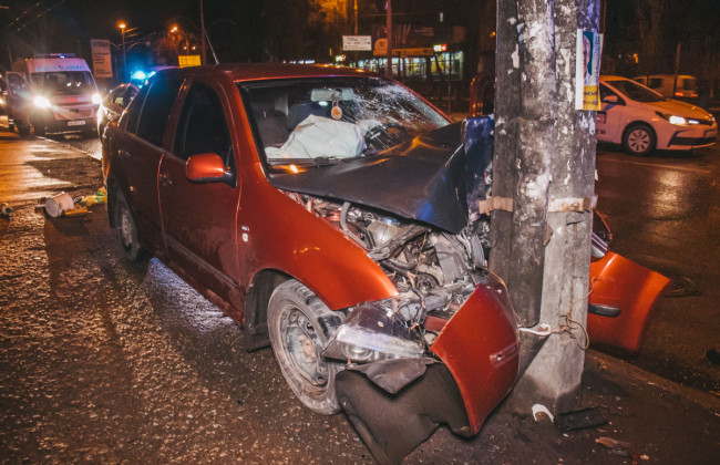 Серьезное ДТП в Киеве: Skoda врезалась в Lanos с ребенком в салоне