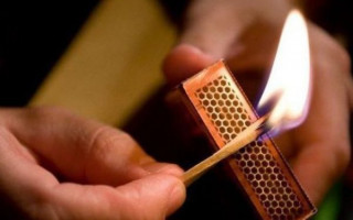 Облил бензином и поджег: мужчина попытался убить жену и ее подругу