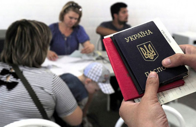 Пенсии в Украине: переселенцам с Донбасса стали массово урезать выплаты