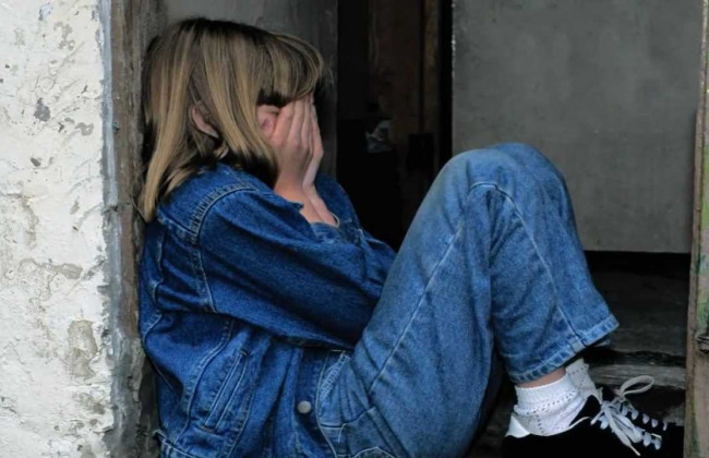 Избили за хорошие оценки: в Херсонской области малолетние хулиганы напали на школьницу