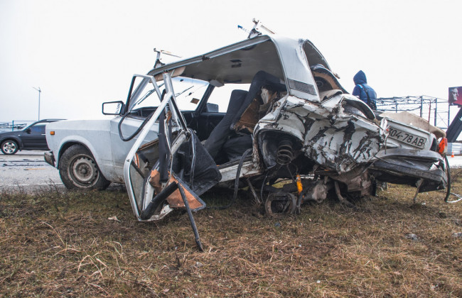 В Днепре Audi смял Жигули: есть пострадавший