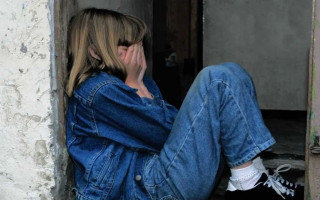 Избили за хорошие оценки: в Херсонской области малолетние хулиганы напали на школьницу