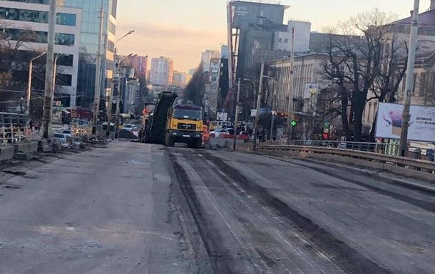 В Киеве начался демонтаж Шулявского моста: первые подробности и фото