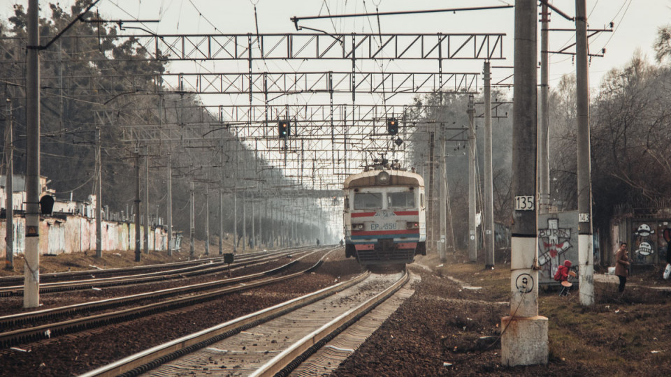 Жуткая трагедия в Киеве: поезд отрезал мужчине голову