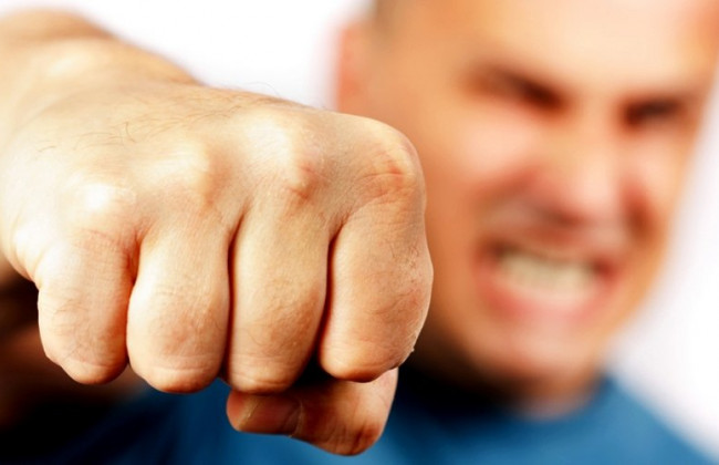 Избил девушку: в Киеве мужчина набросился на незнакомку