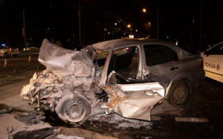 В Киеве столкнулись три легковушки и маршрутка: одна из машин загорелась