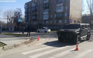 Hummer в Запорожье на скорости влетел в маршрутку: есть пострадавшие