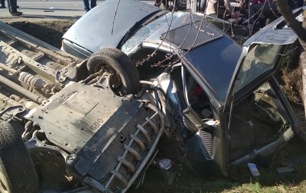 В ДТП под Мукачево столкнулись ВАЗ и Hyundai: много пострадавших
