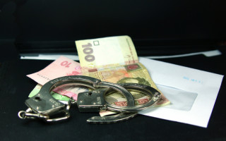 Требовал крупную взятку: в Киеве задержали замначальника отдела полиции