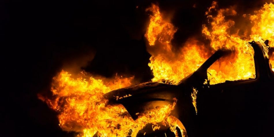 Неизвестные сожгли автомобиль пограничника в Харькове