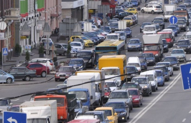 Киев сковали 7-бальные пробки: какие улицы и мосты лучше избегать