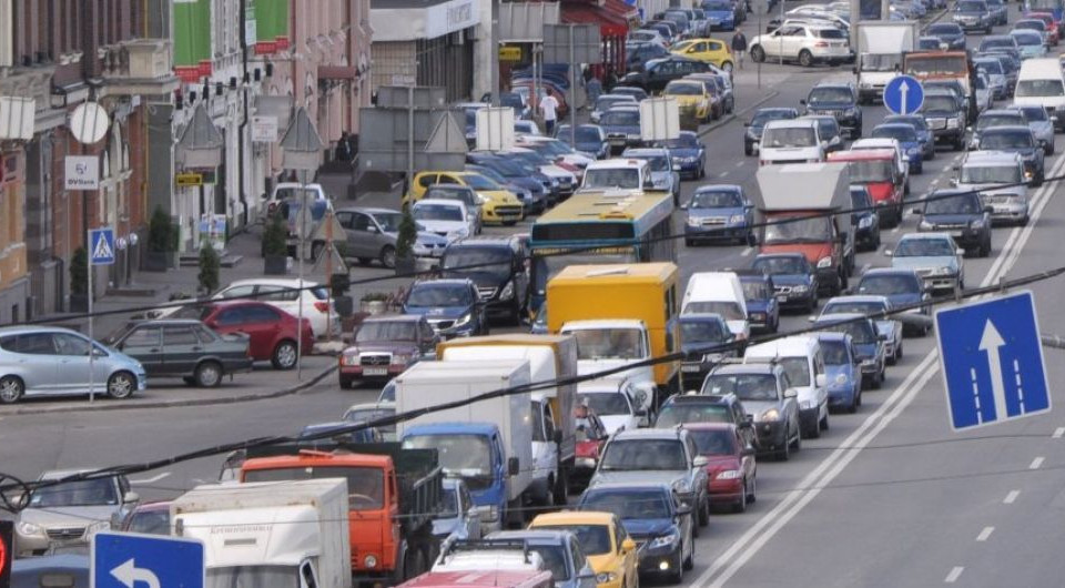 Киев сковали 7-бальные пробки: какие улицы и мосты лучше избегать