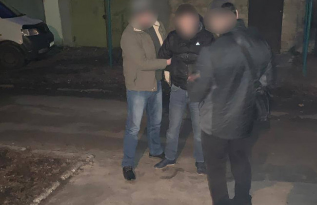 Збували наркотики: на Луганщині затримали зухвалих поліцейських