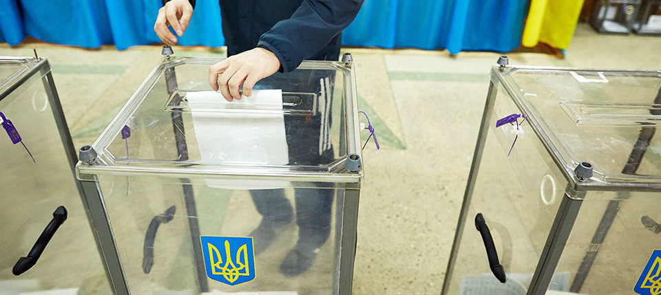 Побил рекорды: в ЦИК показали гигантский бюллетень выборов-2019