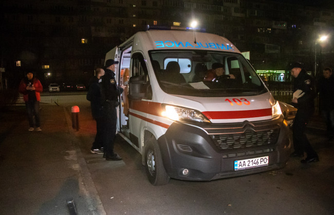 В Киеве мужчине за хорошие шутки дважды выстрелили в живот