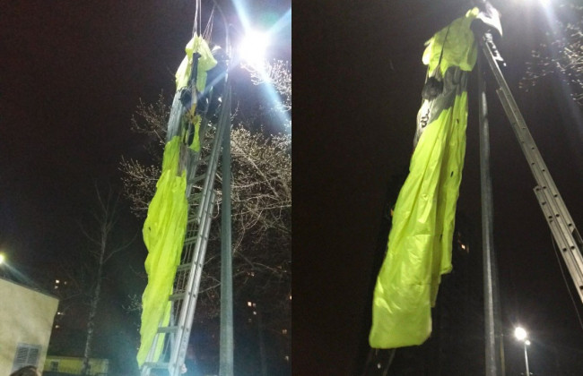 Неудачное приземление: парашютист-экстремал повис на столбе в Киеве