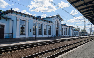 Женщина родила ребенка прямо на вокзале под Харьковом