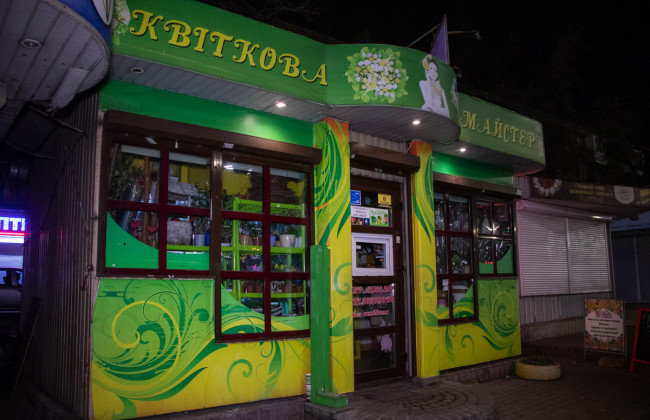 Суицид в цветочном ларьке: мужчина свел счеты с жизнью на работе