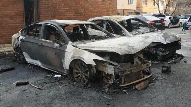 Неизвестные в Полтаве сожгли автомобиль редактора газеты