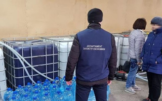 Копы накрыли цех по производству алкоголя на основе жидкости для стеклоомывателя