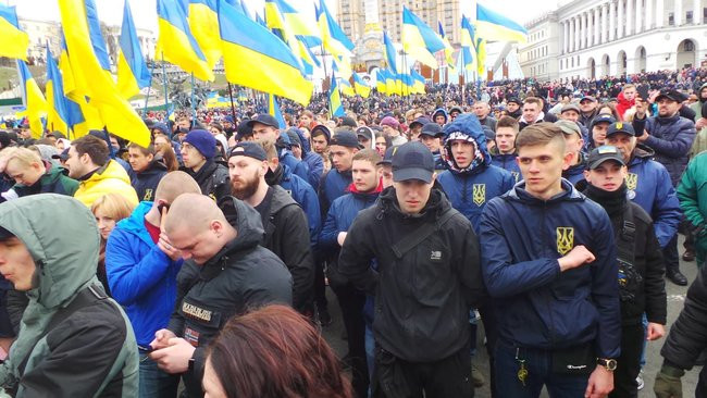 Протесты в Киеве: националисты выдвинулись к Администрации Президента