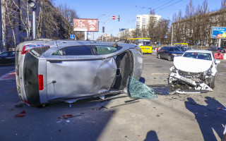 Пострадали три человека: в Киеве случилось ДТП с двумя такси