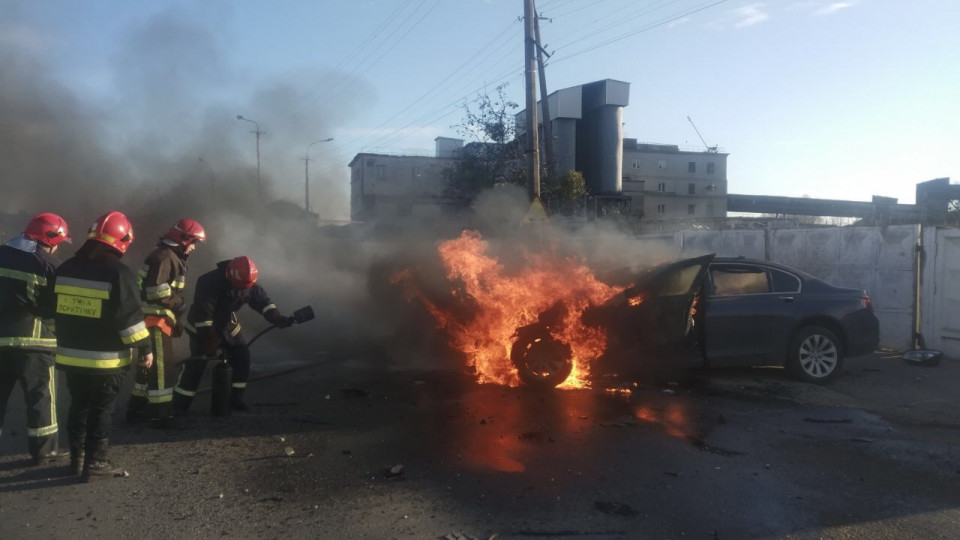 Страшное ДТП в Ровно: автомобиль вспыхнул после сильного удара