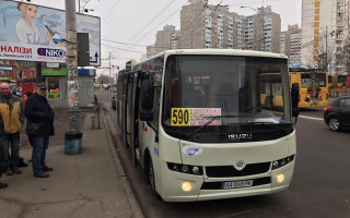 Дерзкий водитель маршрутки разозлил киевлян: видео