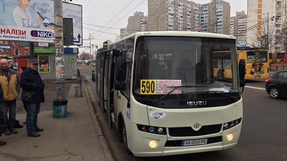 Дерзкий водитель маршрутки разозлил киевлян: видео