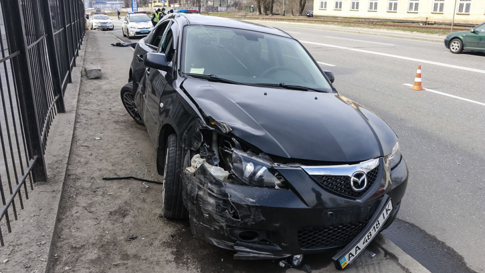Трагедия в Киеве: Mazda на бешеной скорости снесла пешехода