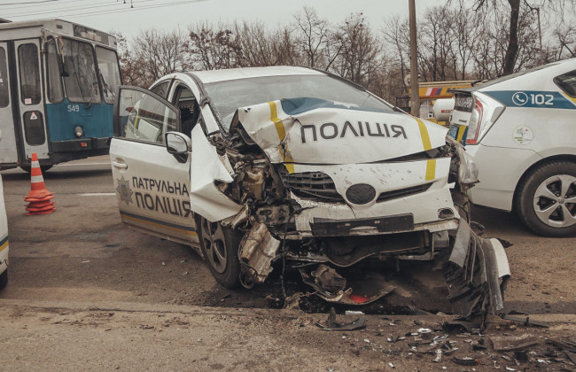 ДТП с патрульными в Киеве: «Приус» врезался в столб