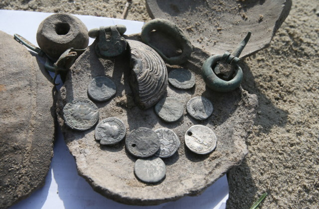 В Киеве на Подоле нашли ценный клад: есть подробности