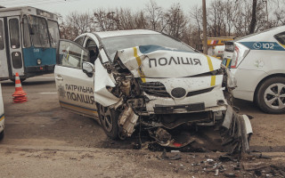 ДТП с патрульными в Киеве: «Приус» врезался в столб