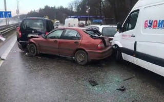 На Бориспольском шоссе столкнулись 9 автомобилей: заблокированы две полосы движения