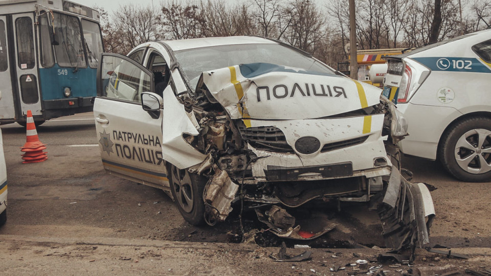 ДТП с патрульными в Киеве: «Приус» врезался в столб