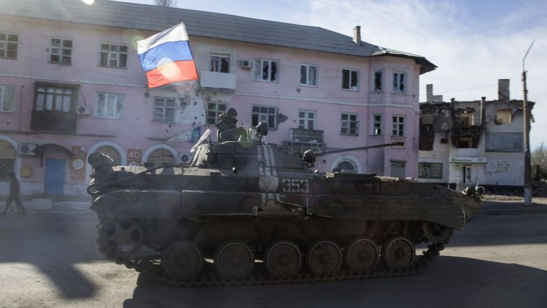 Боевики активно перебрасывают на Донбассе бронетехнику: есть подробности