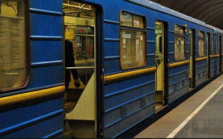 Киевляне сняли на видео коллапс в метро: впечатляющие кадры