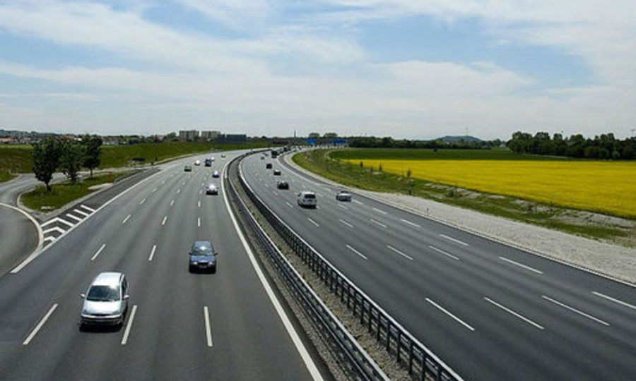Ограничитель скорости на каждой машине: как в ЕС следят за безопасностью на дорогах