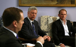 За прямой перелет в РФ в отношении Медведчука и Бойко откроют дело, — Луценко