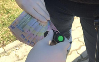 Отримав 8000 гривень хабара: на Львівщині затримали інспектора ДФС