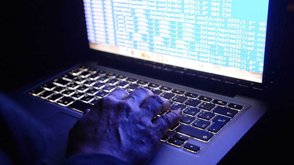 Рассылал e-mail-адреса с паролями: в Черновцах малолетнему хакеру назначили наказание