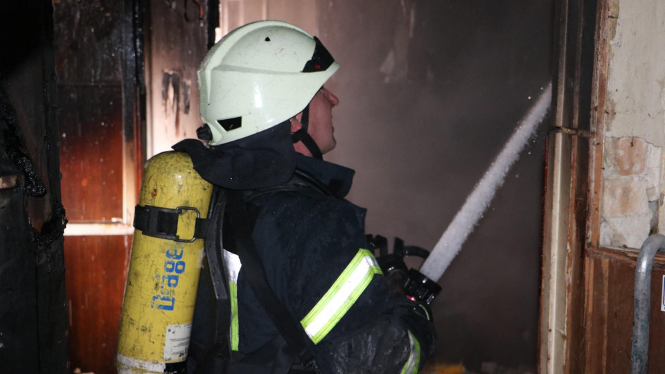 У коледжі Києва спалахнула масштабна пожежа: студентів евакуювали