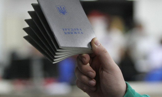 В Госстате посчитали количество неофициально трудоустроенных украинцев