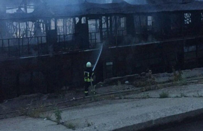 Масштабный пожар в Киеве: горела двухэтажная баржа