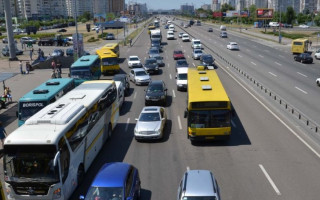 В Киеве на выходных изменится движение общественного транспорта: что следует знать