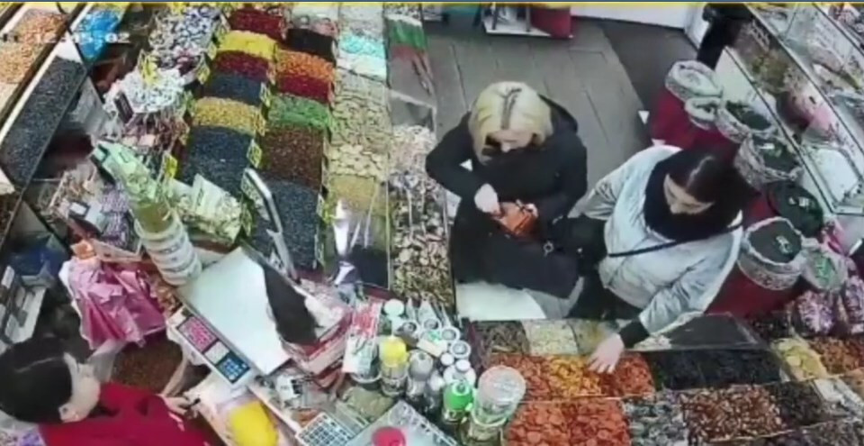 «Работает» в продуктовых магазинах: киевлянам показали дерзкую воровку