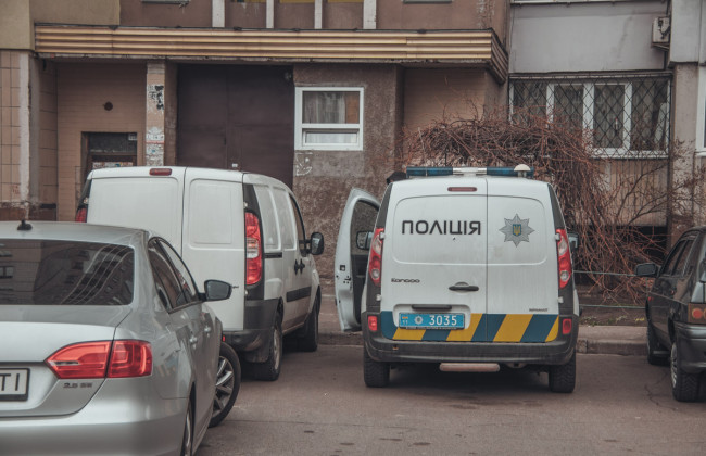 У Києві чоловік викинувся з 16-го поверху